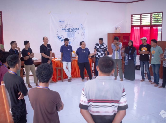 Suasana Sekolah Lapang Tatihu Muda Maluku ketika pembukaan kelas dimulai.