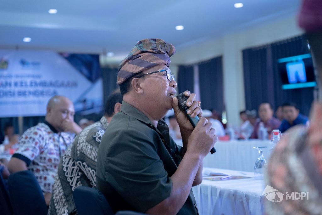 Wayan Koat Tiarta berbagi pengalaman mengepalai komunitas Bendega yang belum resmi di Desa Antiga Kelod, Karangasem.