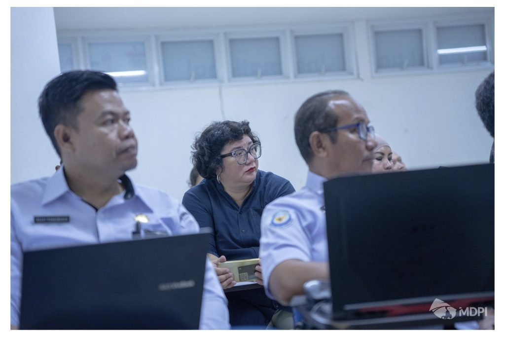 Diskusi dakam forum