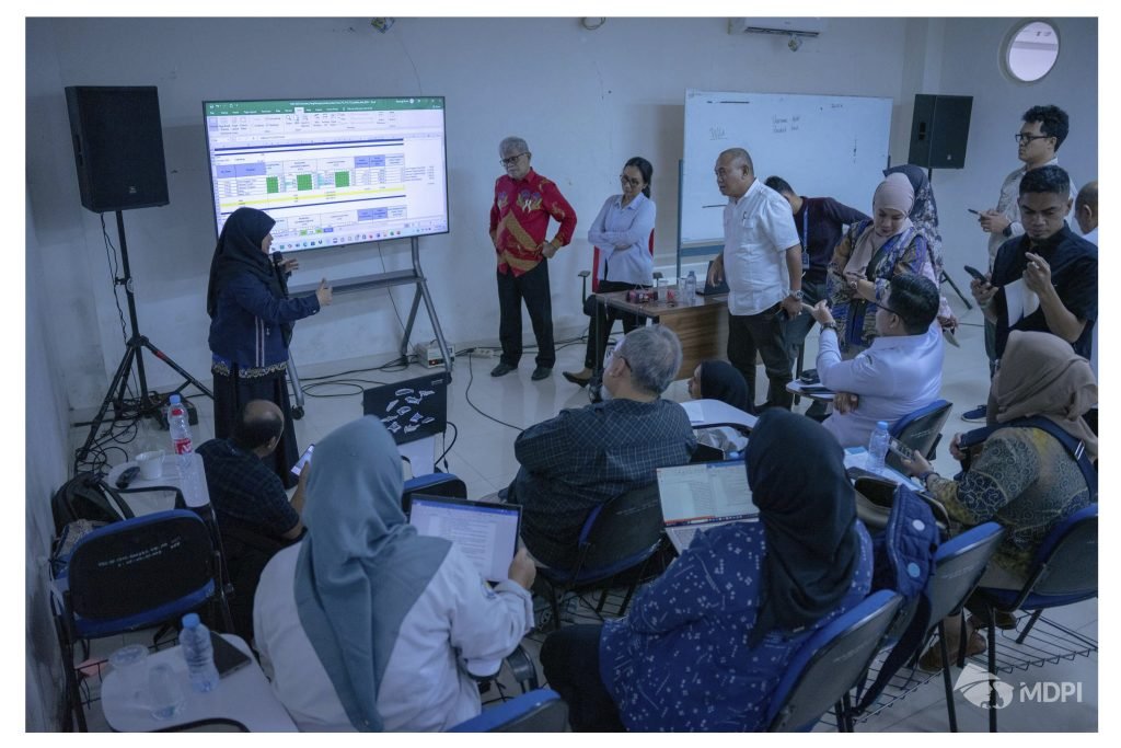diskusi intens, perdebatan