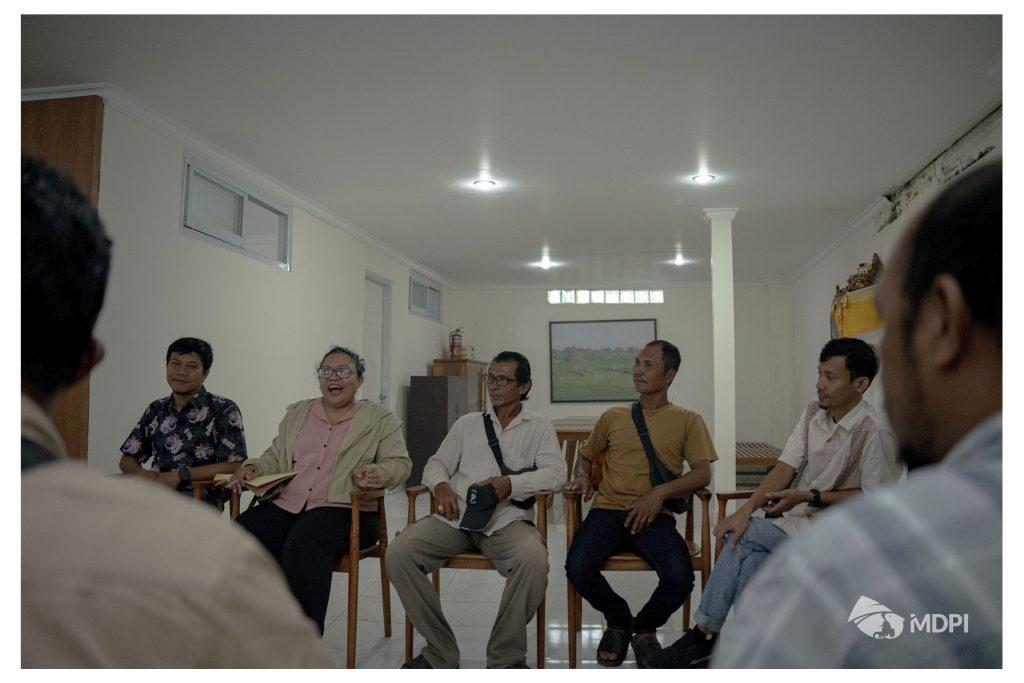 Proses diskusi dan konsultasi Pembekalan dan Penyusunan Awig-Awig Sekaa Bendega Ida Bagus Bebotoh