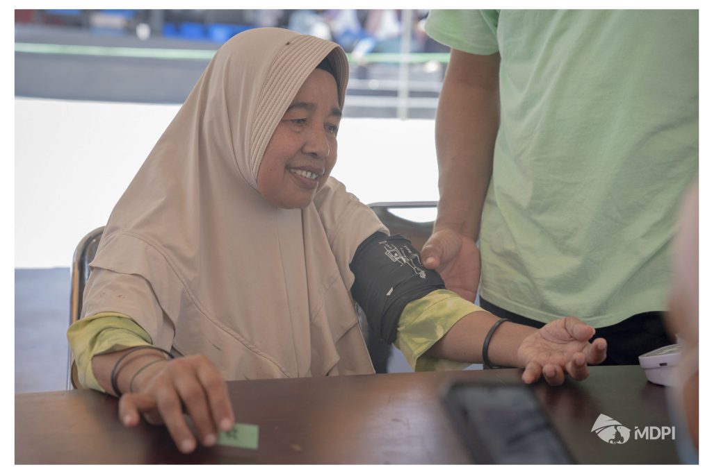 Pemeriksaan kesehatan bagi masyarakat pesisir.